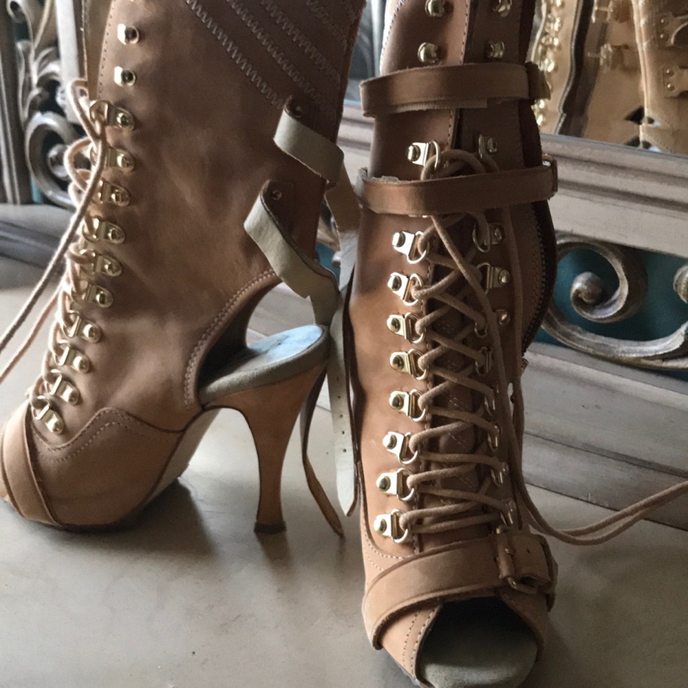 Sexy construction heels Steve Madden